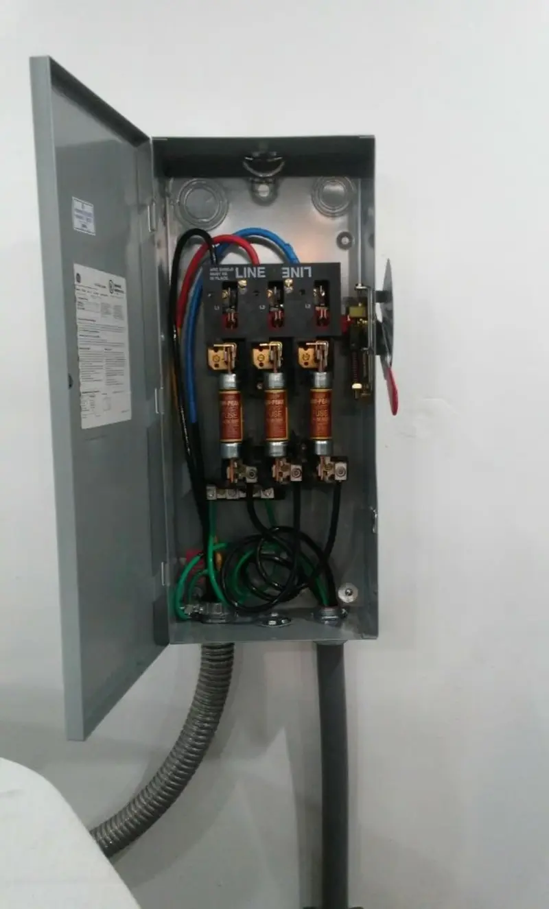 Three-phase disconnect switch installed for Smoke Detector Installation in Trumbull
